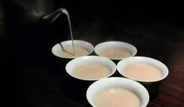 熟悉的人难说话