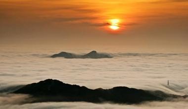 「登山變像」竟是談論耶穌的死